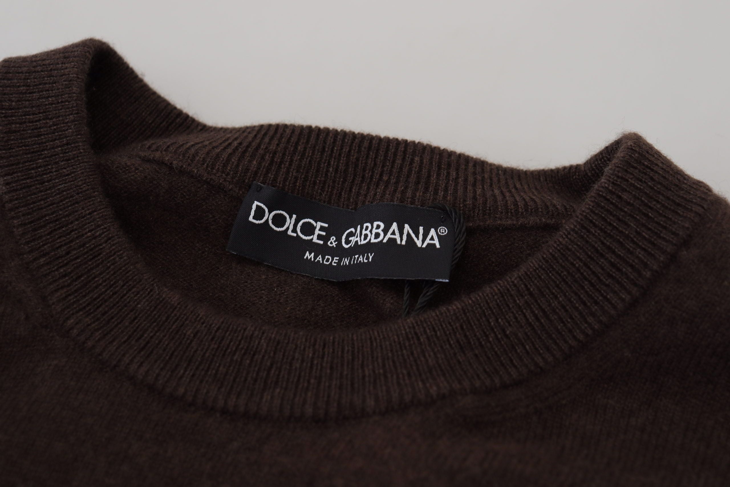 Κομψό πουλόβερ με λαιμόκοψη από κασμίρ Dolce &amp; Gabbana