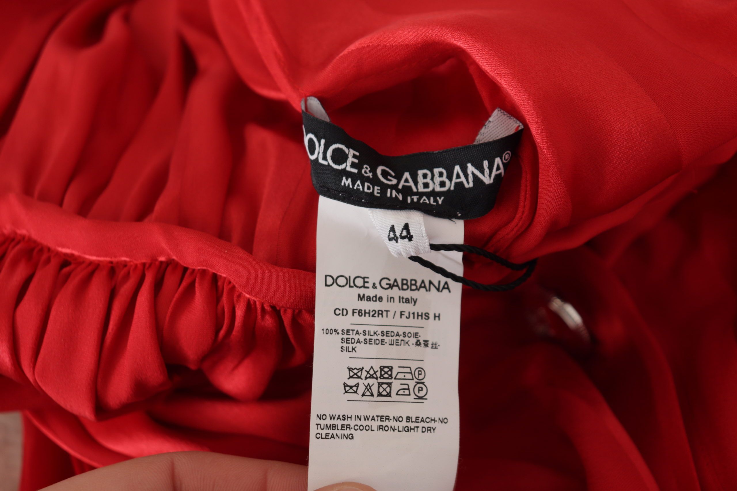 Κομψό μίντι κόκκινο μεταξωτό φόρεμα Dolce & Gabbana με λεπτομέρεια με κουμπιά