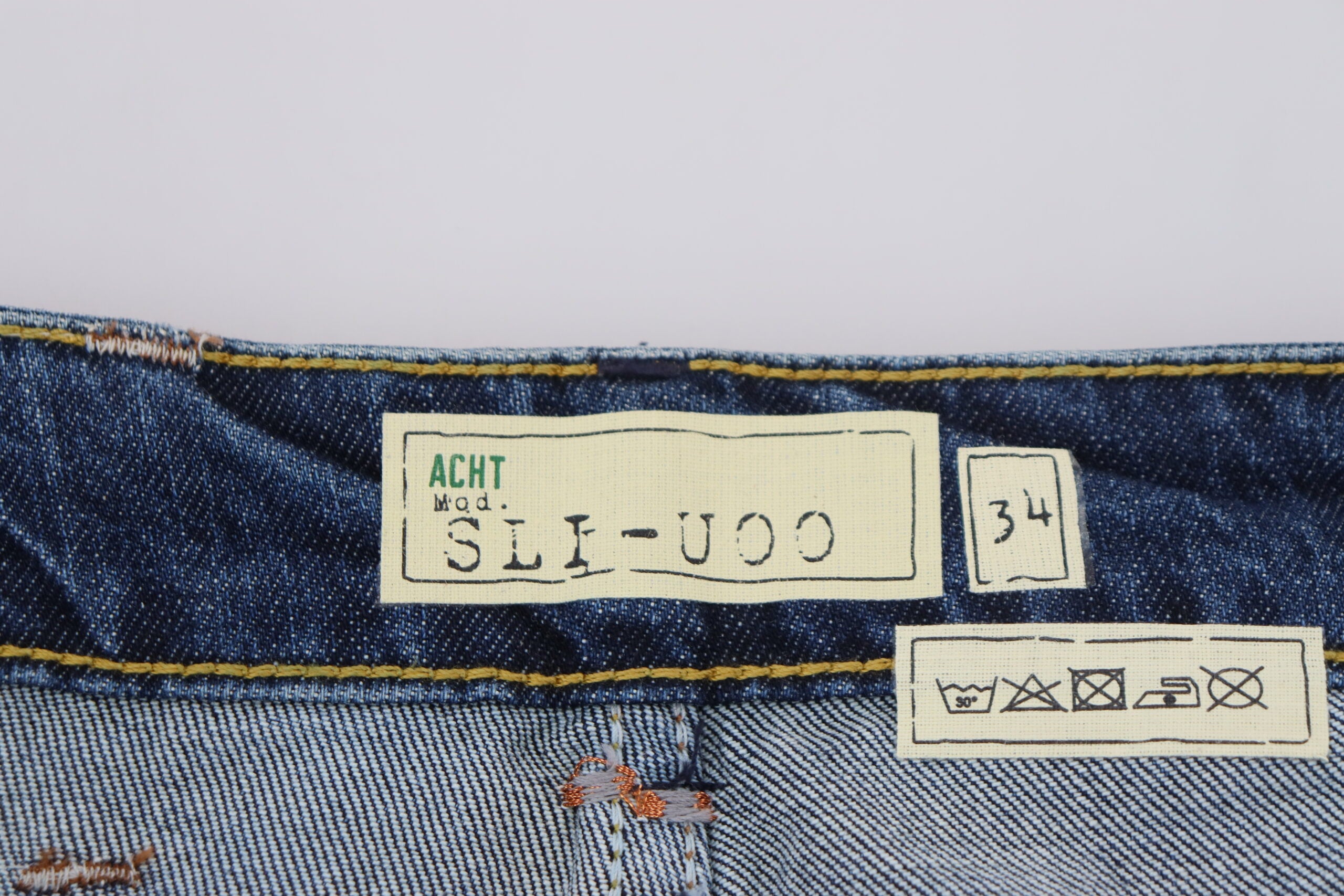 Acht Exquisite Tapered Italian Denim σε μπλε χρώμα