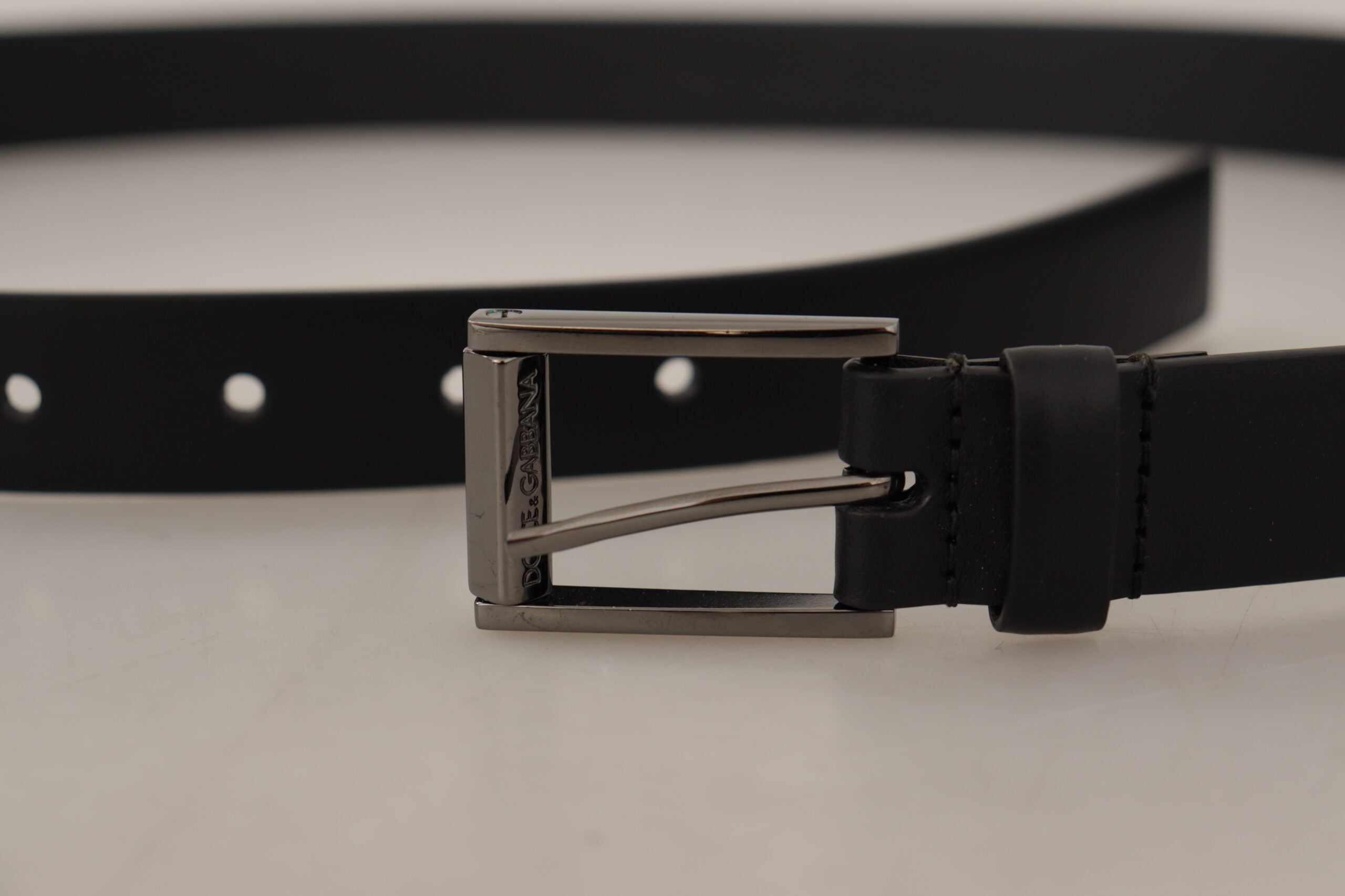 Dolce & Gabbana Elegant Black Leather Belt with Metal Buckle