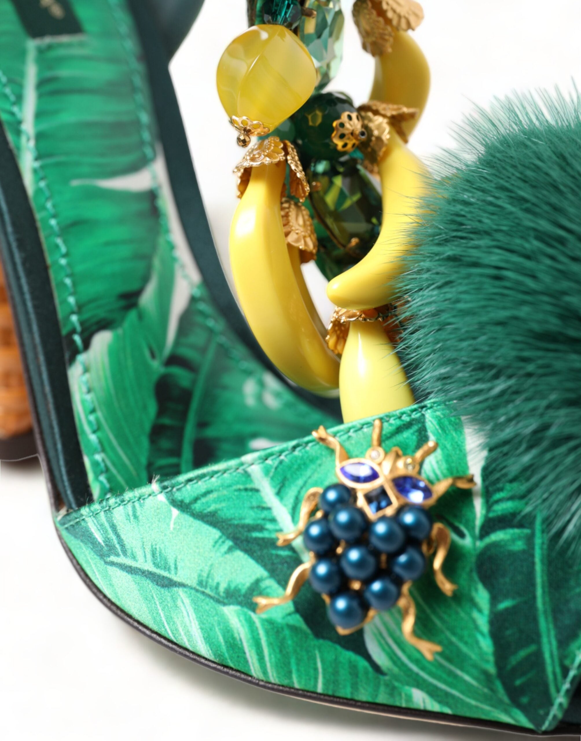 Dolce &amp; Gabbana Green Crystal Mink Fur T-Strap σανδάλια