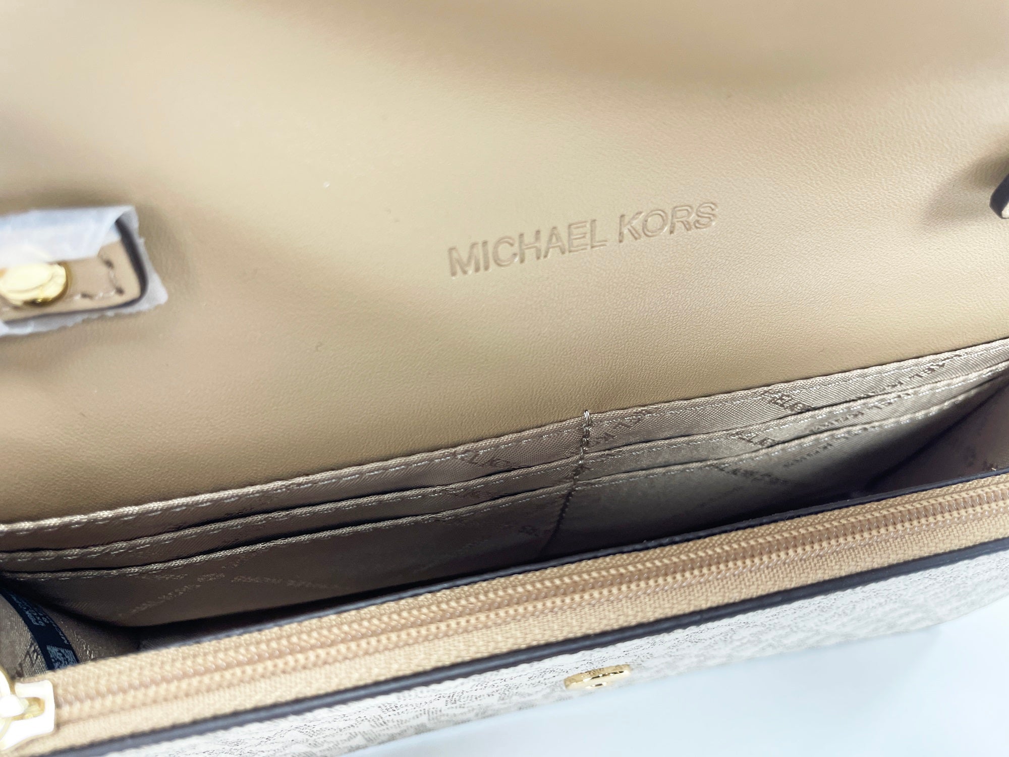 Michael Kors Jet Set Travel Pale Gold Τσάντα χιαστί συμπλέκτη με μικρό πτερύγιο