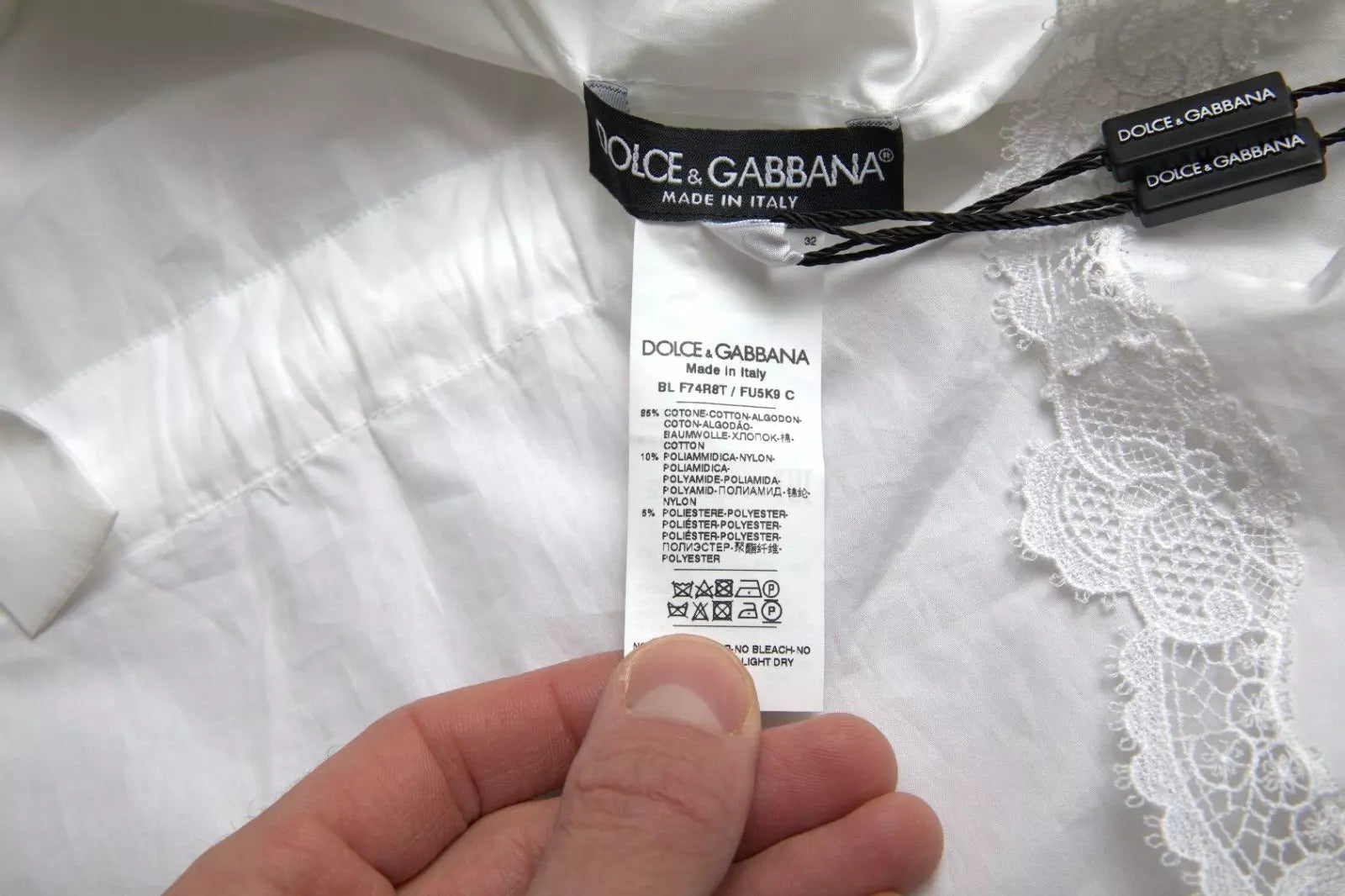 Μπλούζα Dolce &amp; Gabbana με λευκή βαμβακερή δαντέλα με λαιμόκοψη