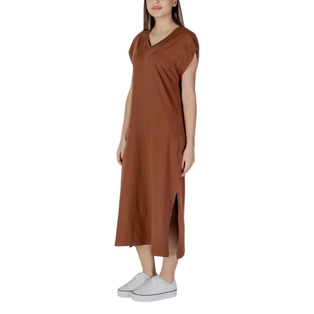 B.Young Brown Cotton Dress